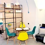 Studio Apartment Surf By The Sea