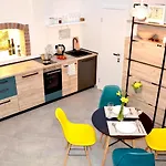 Studio Apartment Surf By The Sea
